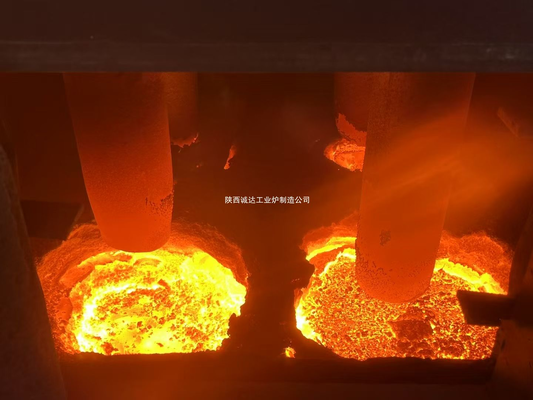 Vierelektrodige Gleichstrom-Plasma-Schmelzofen